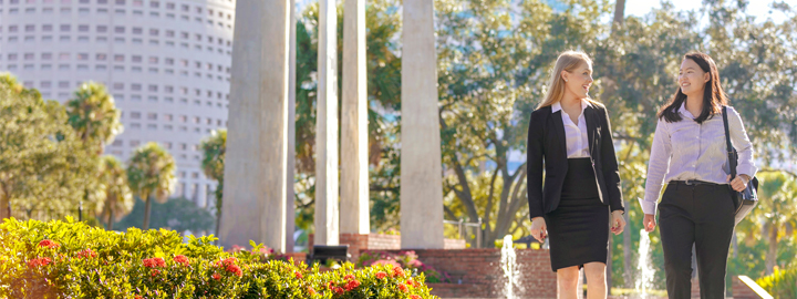 Students walking in Plant Park